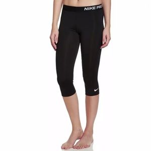 NIKE ProWomen’s Training Capri/Tights Black Small